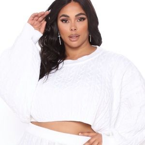 Fashion Nova Curve || Plus Ivory Cropped Sweater